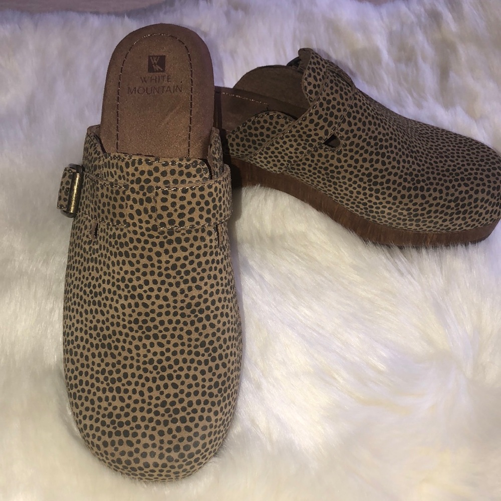 White Mountain BEHOLD Leopard Print Clogs